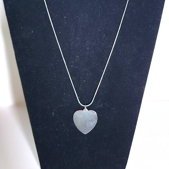 1.25’’ Vintage Sterling Silver Minimalist Heart Pendant with New 22" Chain - Picture 8 of 10